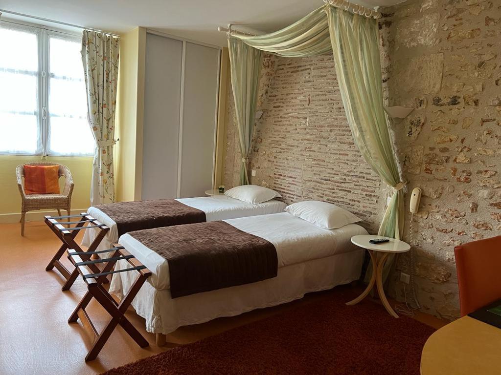 Le Grand Monarque Donzy Hotel ภายนอก รูปภาพ